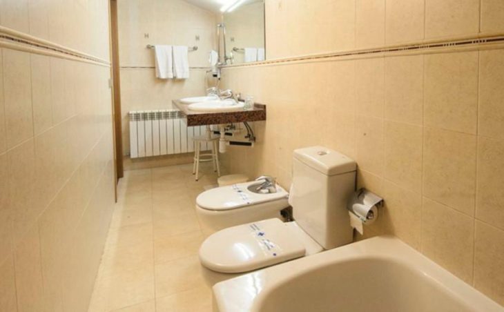 Sant Moritz Apartments, Arinsal, Bathroom